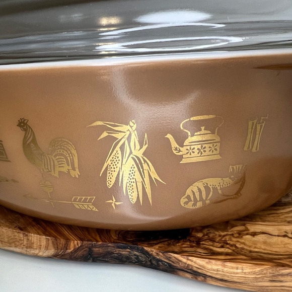 PYREX Early American Casserole Dish Bowl w Lid 2.5 Quarts Rare Vintage EUC - Picture 7 of 16